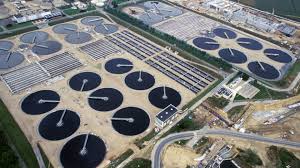 L’usine SIAAP-Seine-aval du Syndicat Intercommunal d’Assainissement de l’Agglomération Parisienne,  et son environnement proche